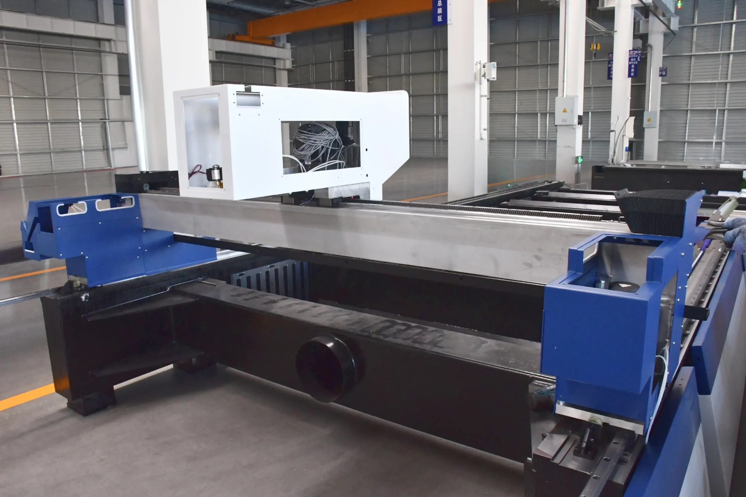 enclosed double table sheet laser cutting machine beam