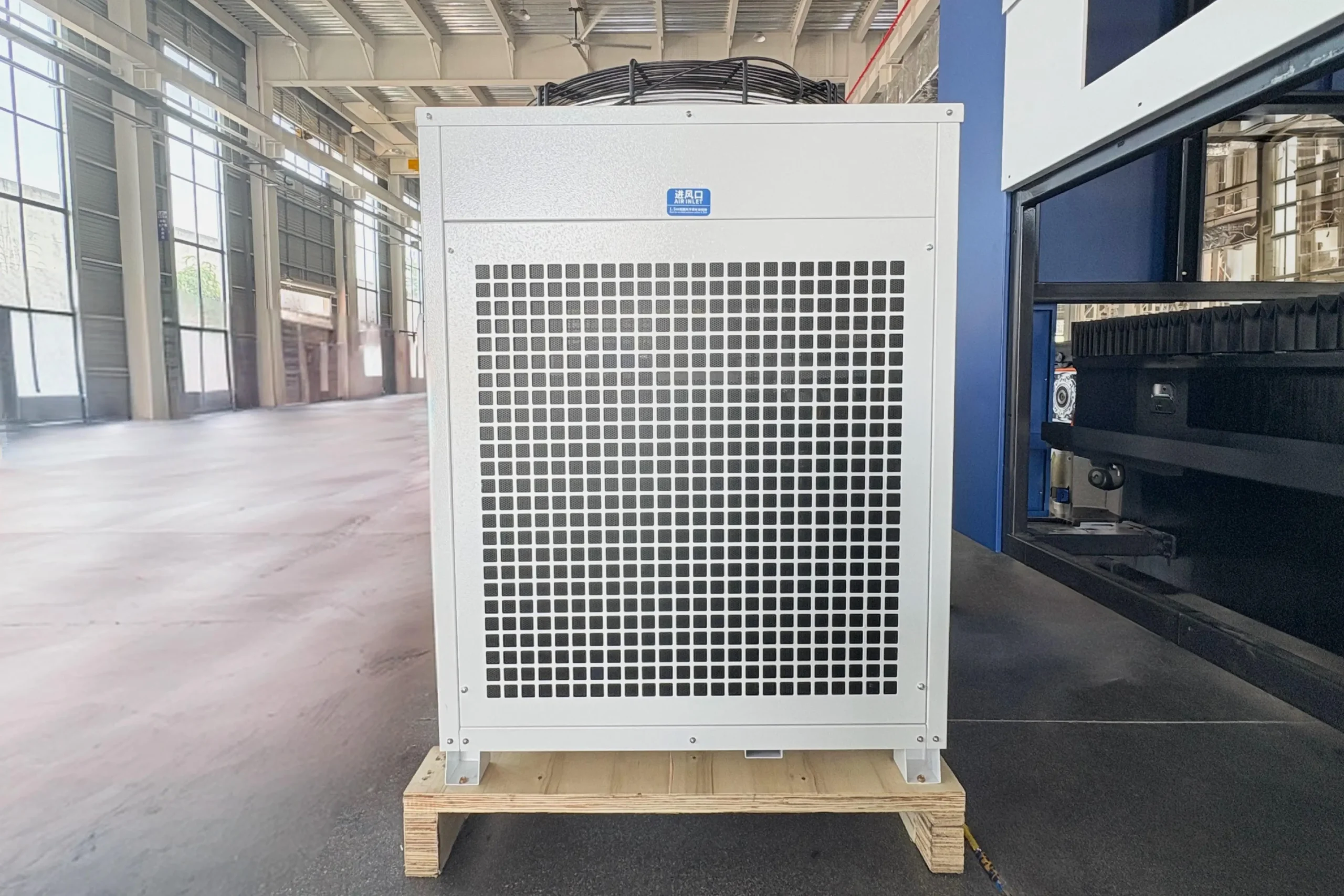 enclosed double table sheet laser cutting machine water chiller