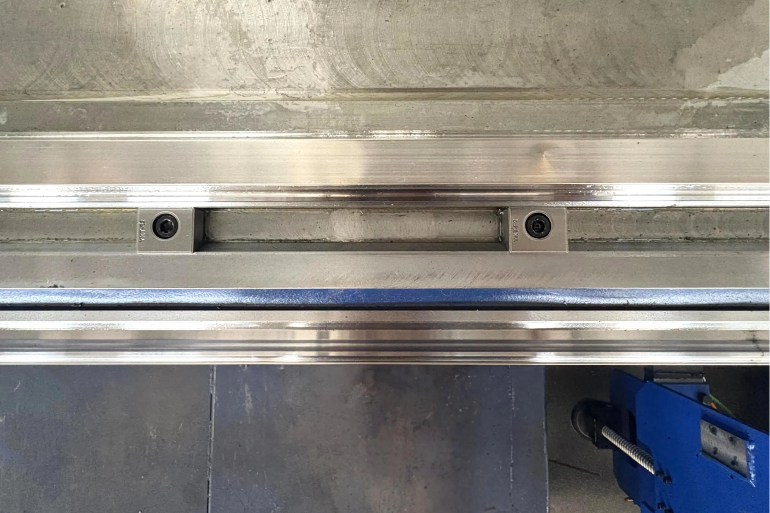 2 Chuck Tube Laser Cutting Machine Guide Rail