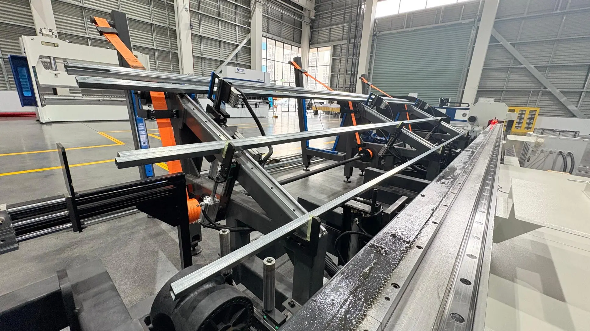 2 Chuck Tube Laser Cutting Machine fully-Automatic Loading System