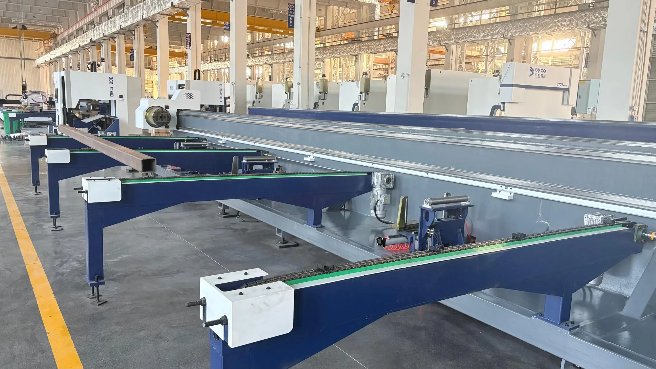 3 Chuck Tube Laser Cutting Machine Semi-Automatic Loading System