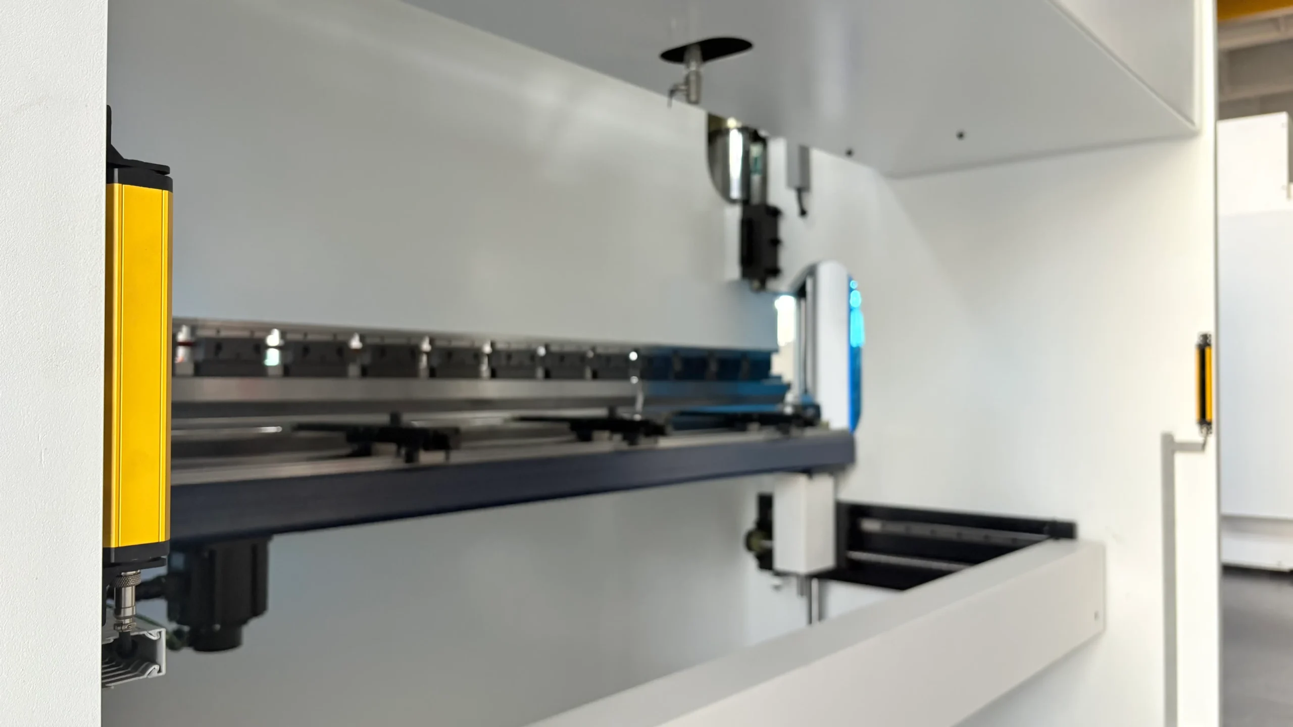 Electric Servo CNC Press Brake Machine Rear Guard Protection