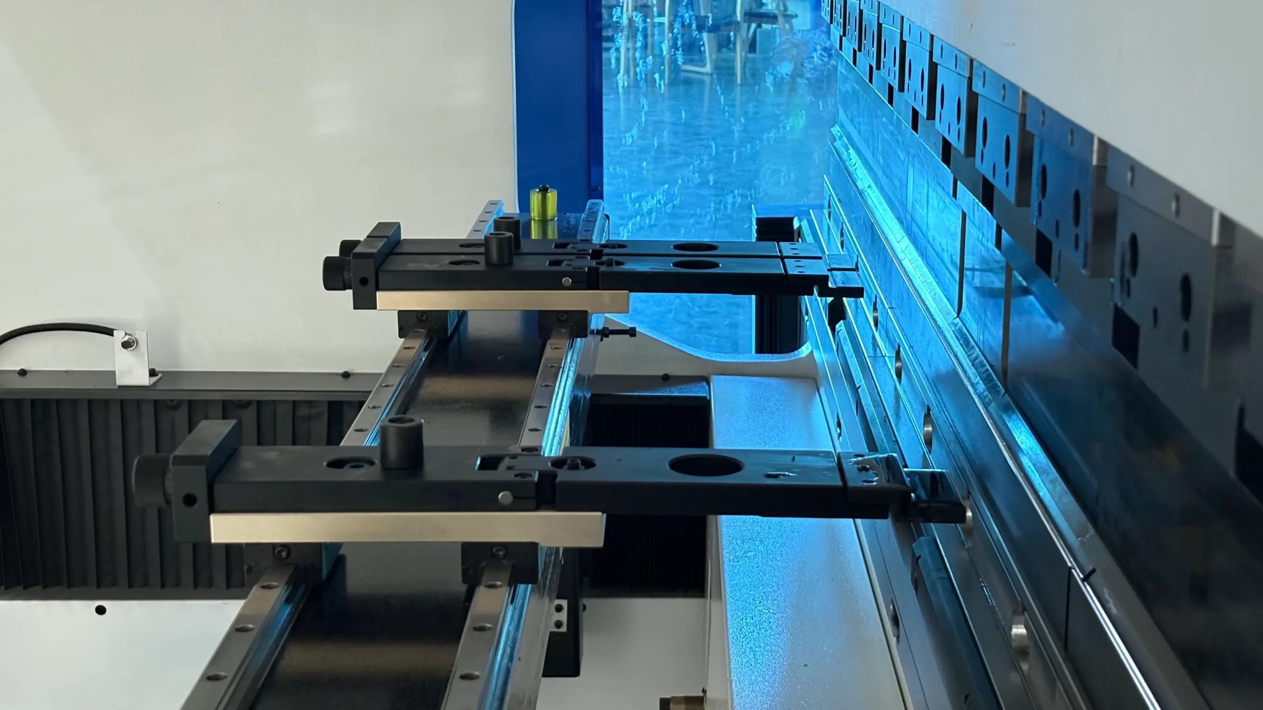 Electro-Hydraulic Synchronous CNC Press Brake Machine Back Gauge Finger