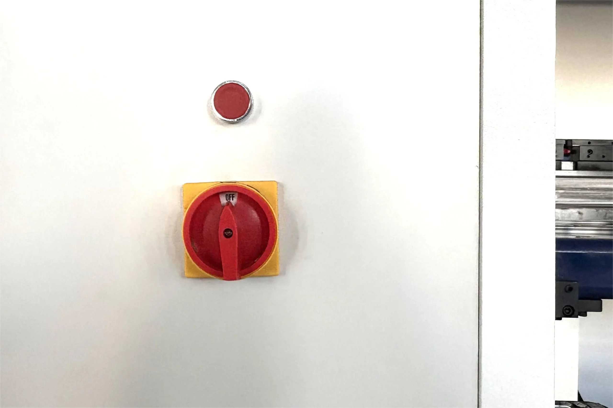 Electro-Hydraulic Synchronous CNC Press Brake Machine Emergency Stop