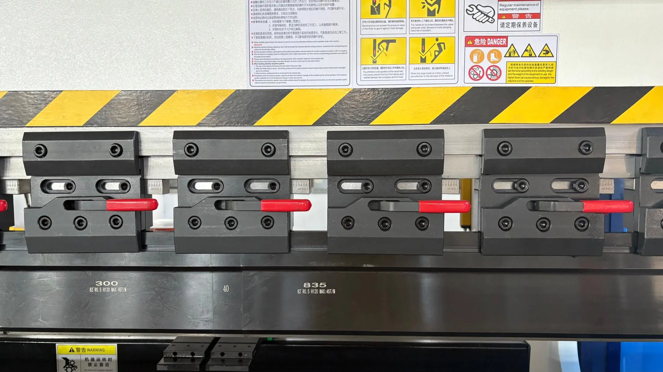 Electro-Hydraulic Synchronous CNC Press Brake Machine Quick Clamp