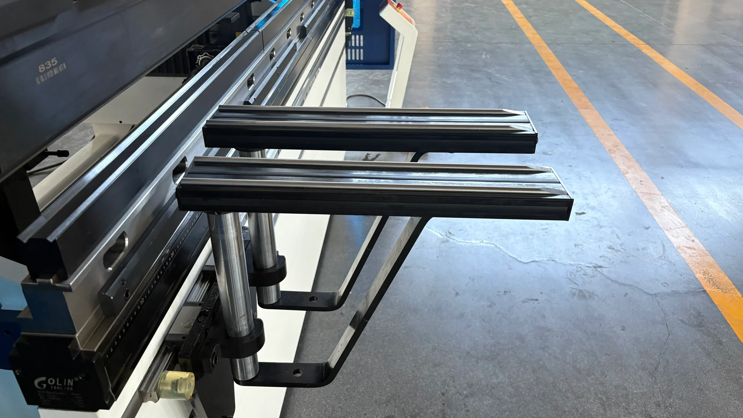 Electro-Hydraulic Synchronous CNC Press Brake Machine Support Arm