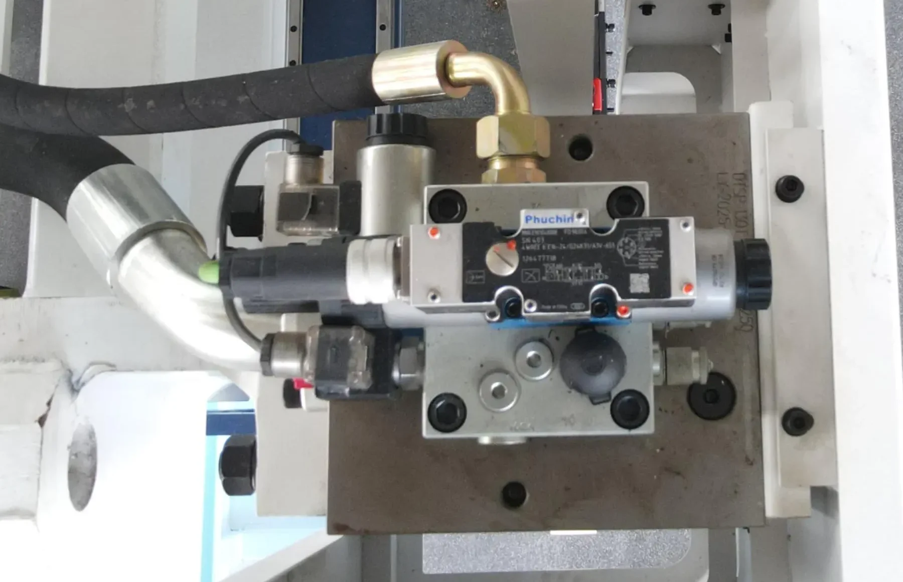 Electro-Hydraulic Synchronous CNC Press Brake Machine Valve Block