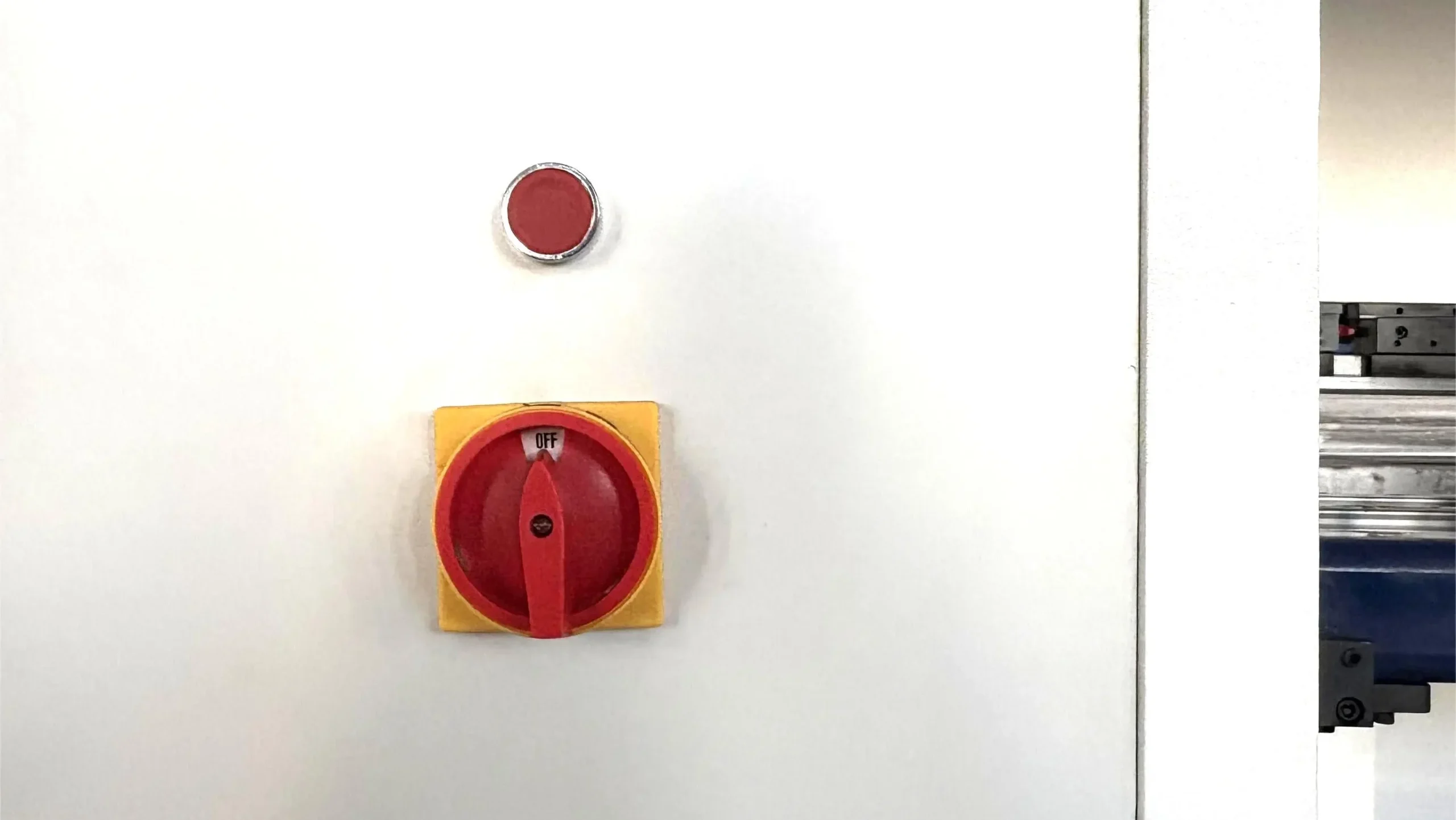 Gantry Frame Servo Electro-Hydraulic CNC Press Brake Machine Emergency Stop