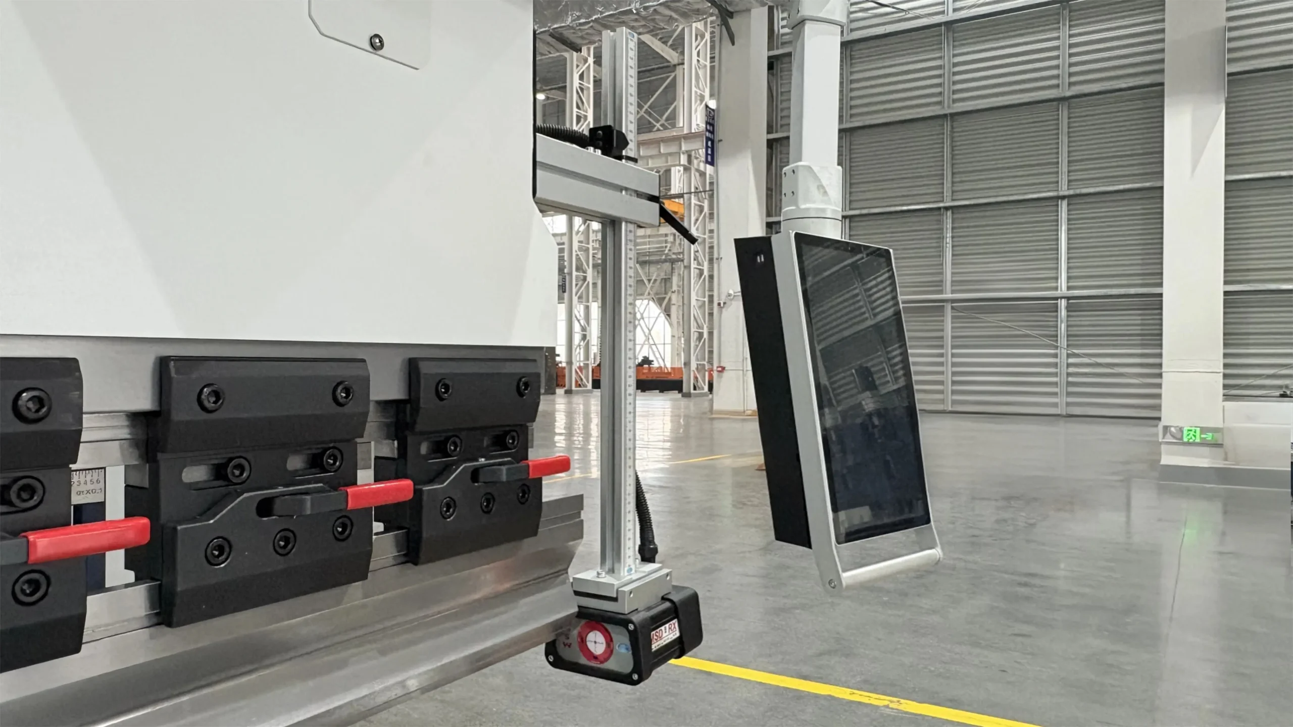 Heavy-Duty Servo Electro-Hydraulic CNC Press Brake Machine Front Guard Protection