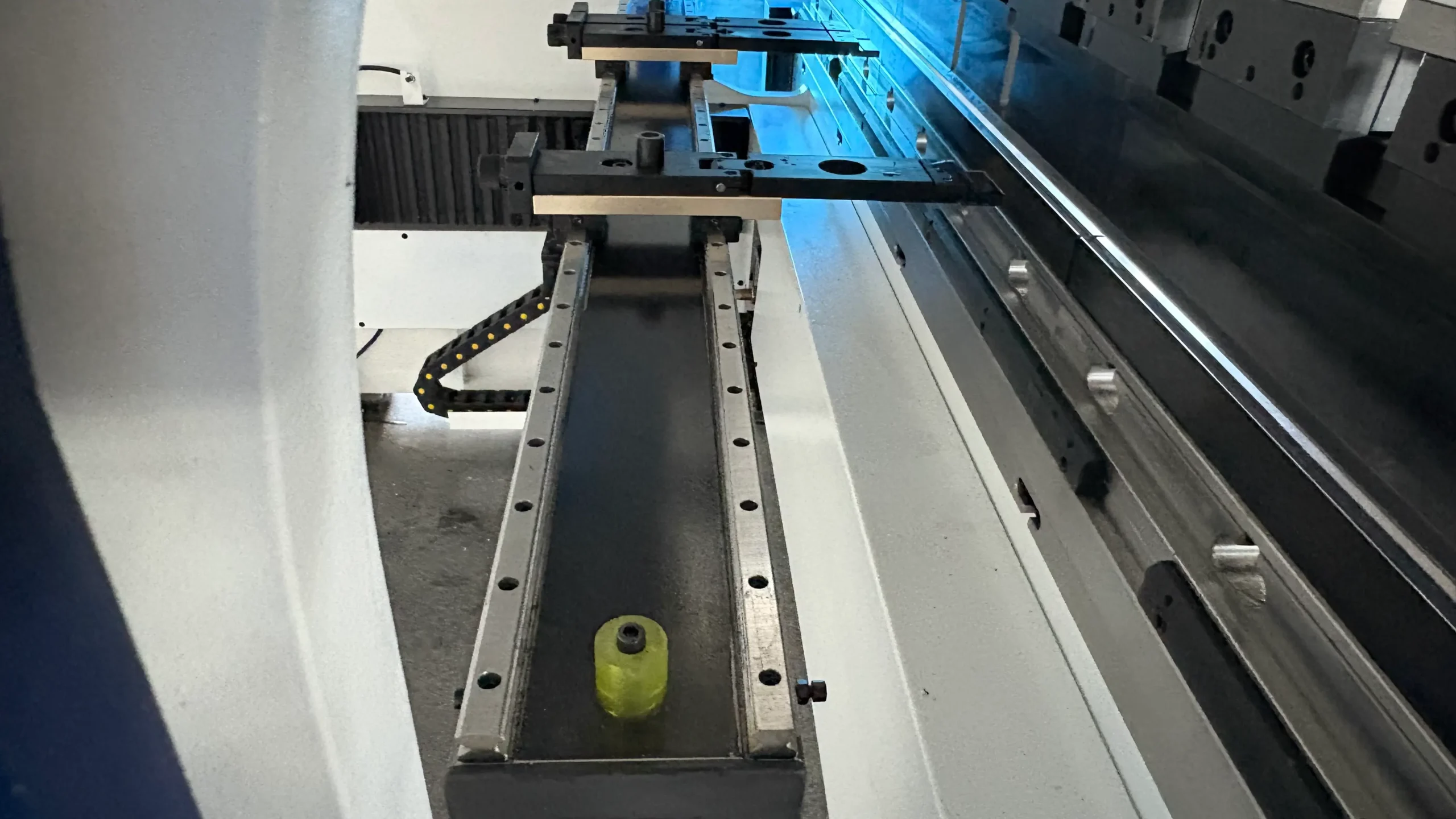 Heavy-Duty Servo Electro-Hydraulic CNC Press Brake Machine Linear Guide Rail