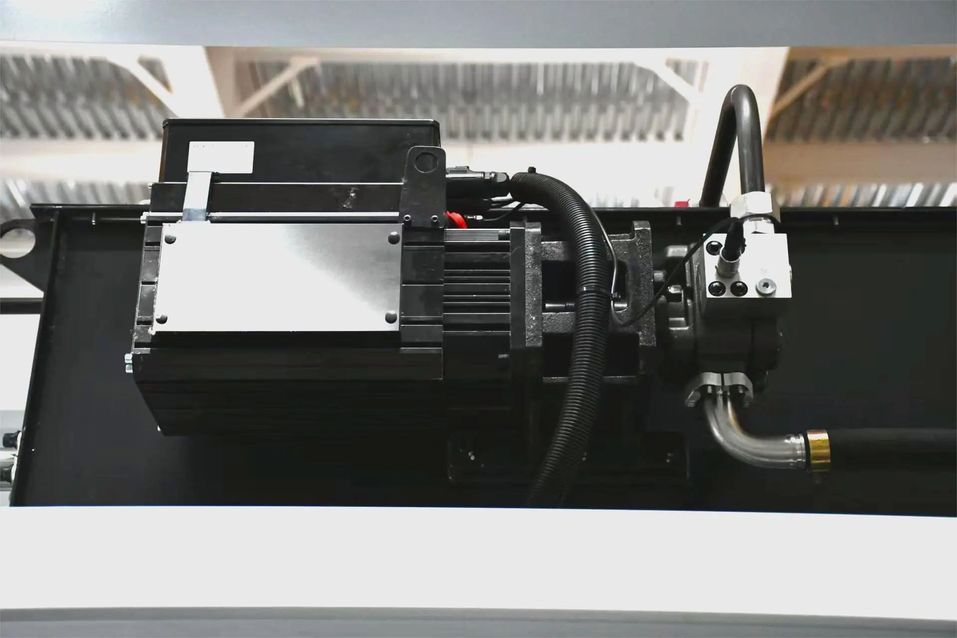 Heavy-Duty Servo Electro-Hydraulic CNC Press Brake Machine Main Servo Motor