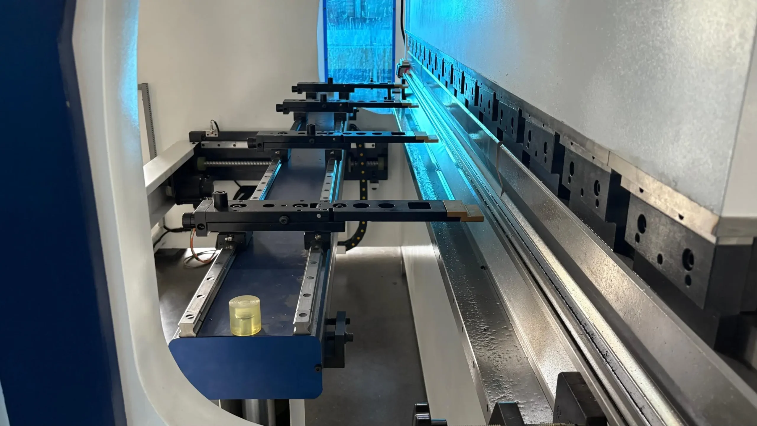 Servo Electro-Hydraulic CNC Press Brake Machine Back Gauge Finger