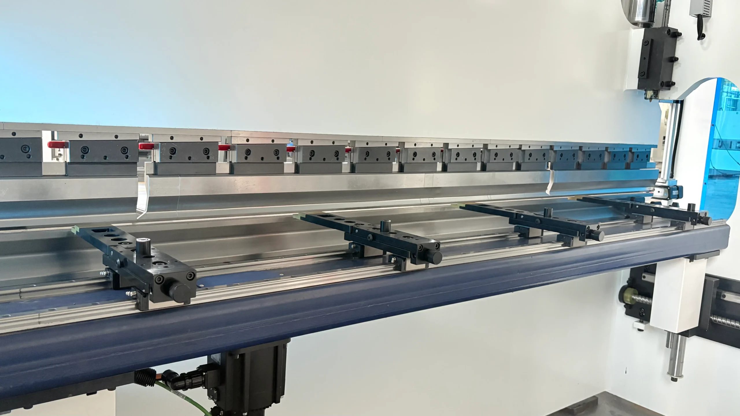 Servo Pump-Controlled CNC Press Brake Machine Back Gauge Finger