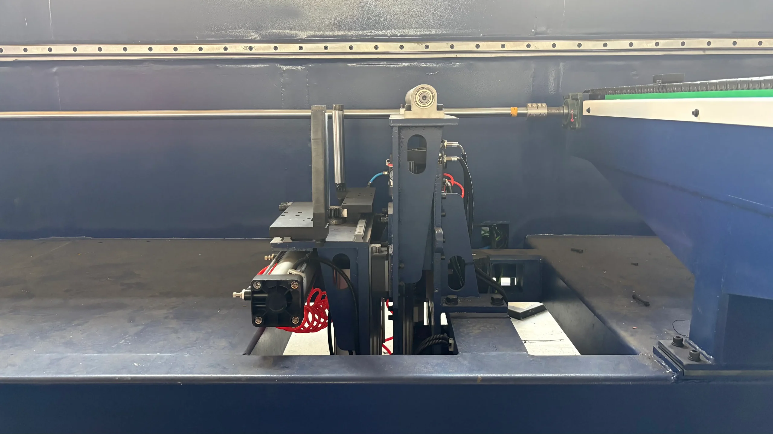 3 Chuck Tube Laser Cutting Machine Servo Support Roller
